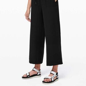 Lululemon On the Fly Wide-Leg 7/8 Pant Woven Size 6